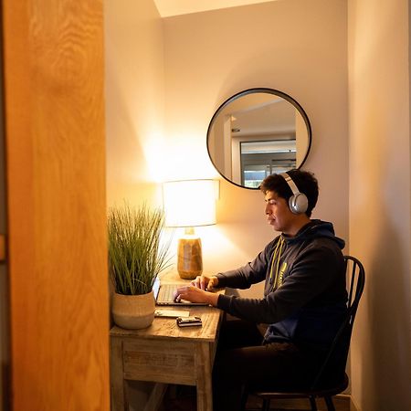 Alpenglow Lodge Bear Wonder One Bedroom By Mva Whistler Eksteriør billede